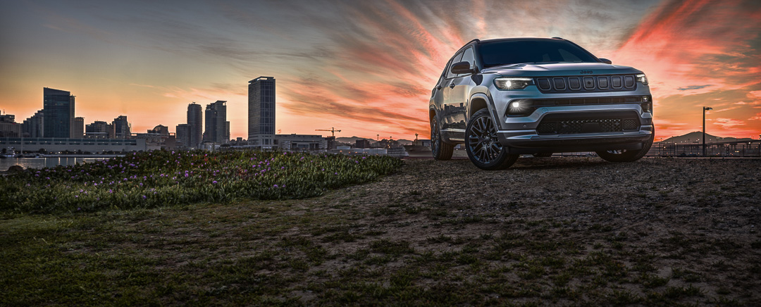 vue avant du Jeep Compass High Altitude 2022 stationné