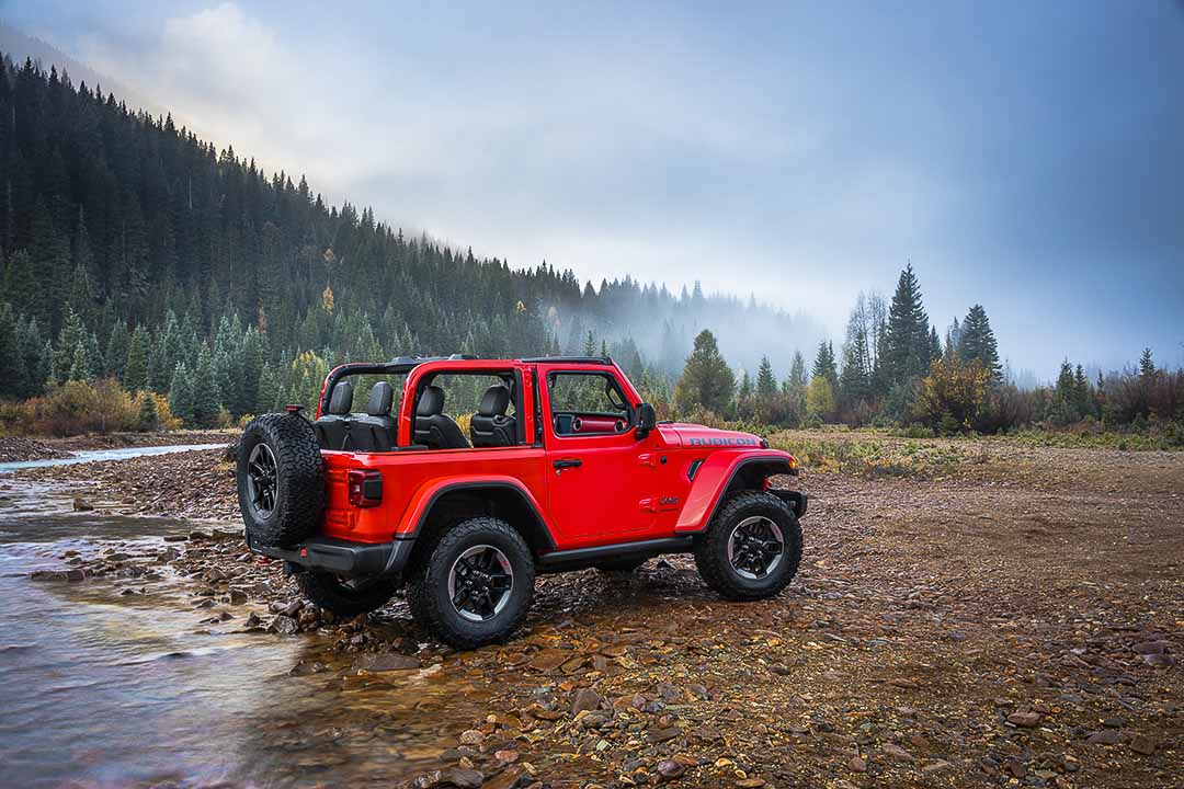 vue latérale arrière du Jeep Wrangler 2021 sans sa capote Sunrider