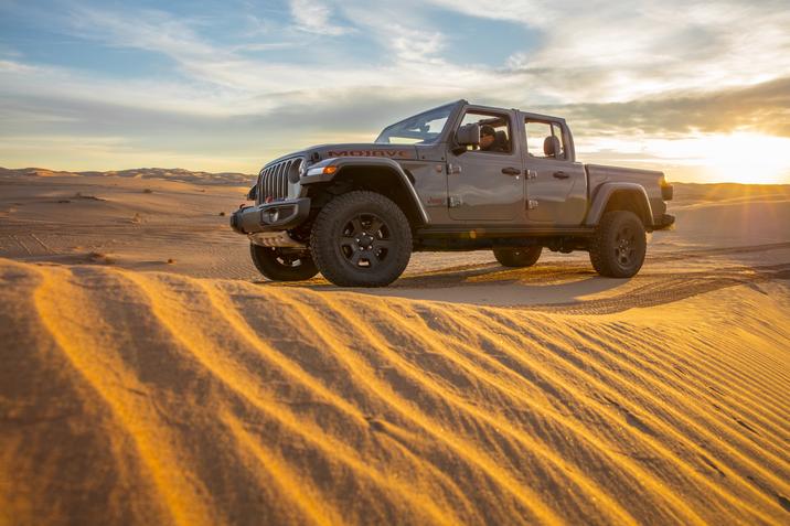 Vue de côté du Jeep Gladiator Mojave
