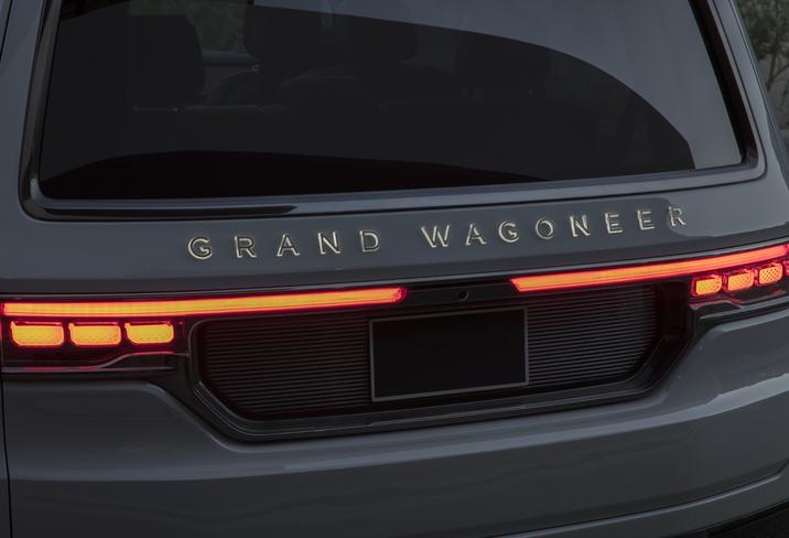 Lumières arrières du Jeep Grand Wagoneer 2021